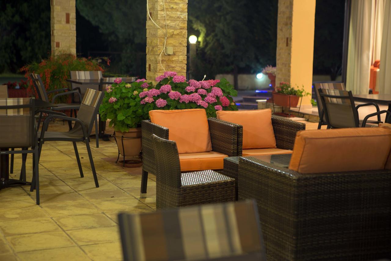 Aeolian Gaea Hotel สกาลากาลโลนิส ภายนอก รูปภาพ